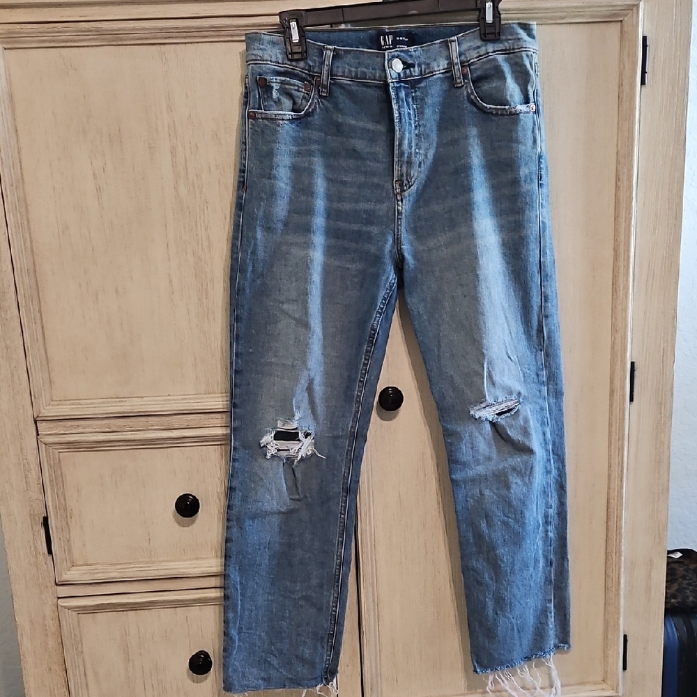 GAP DISTRESSED JEANS